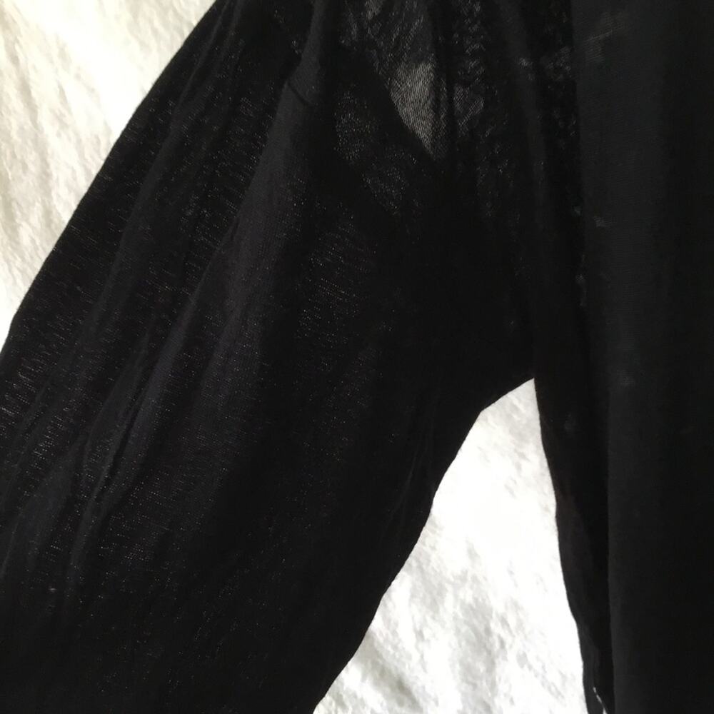 Kensie Black and White Abstract Print Top - Picture 12 of 16